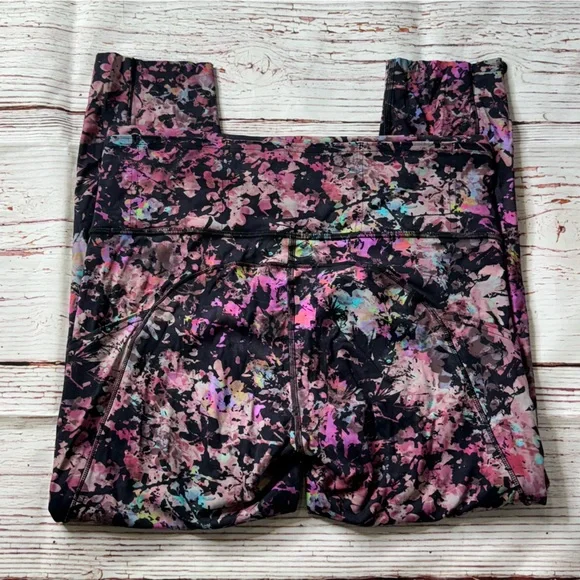 Lululemon Fast and Free High-Rise Crop 23" in Stencil Blossom Red Multi Sz 10